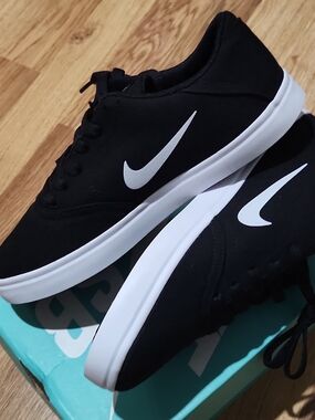 Nike Sb New With Box 7y / 8.5 Womens